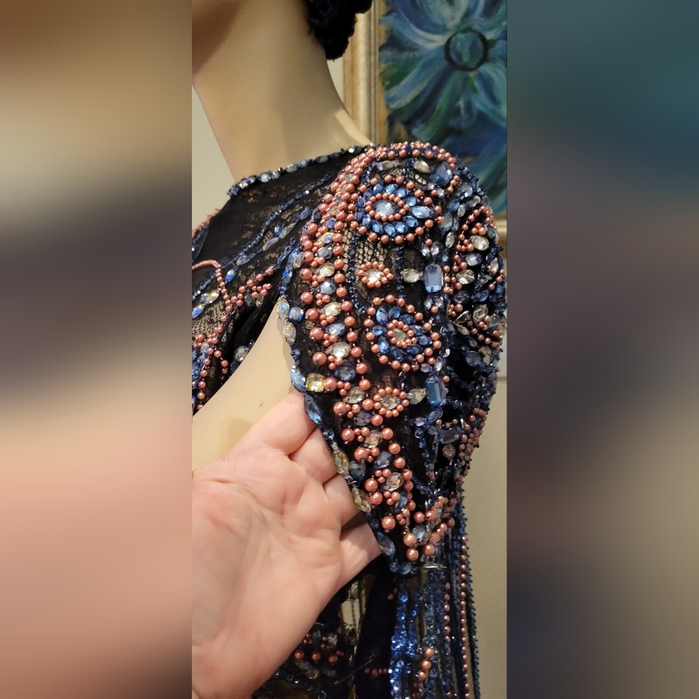 PAMELA ROLAND SEQUINS DRESS WITH CAPE. - Picture 4 of 9